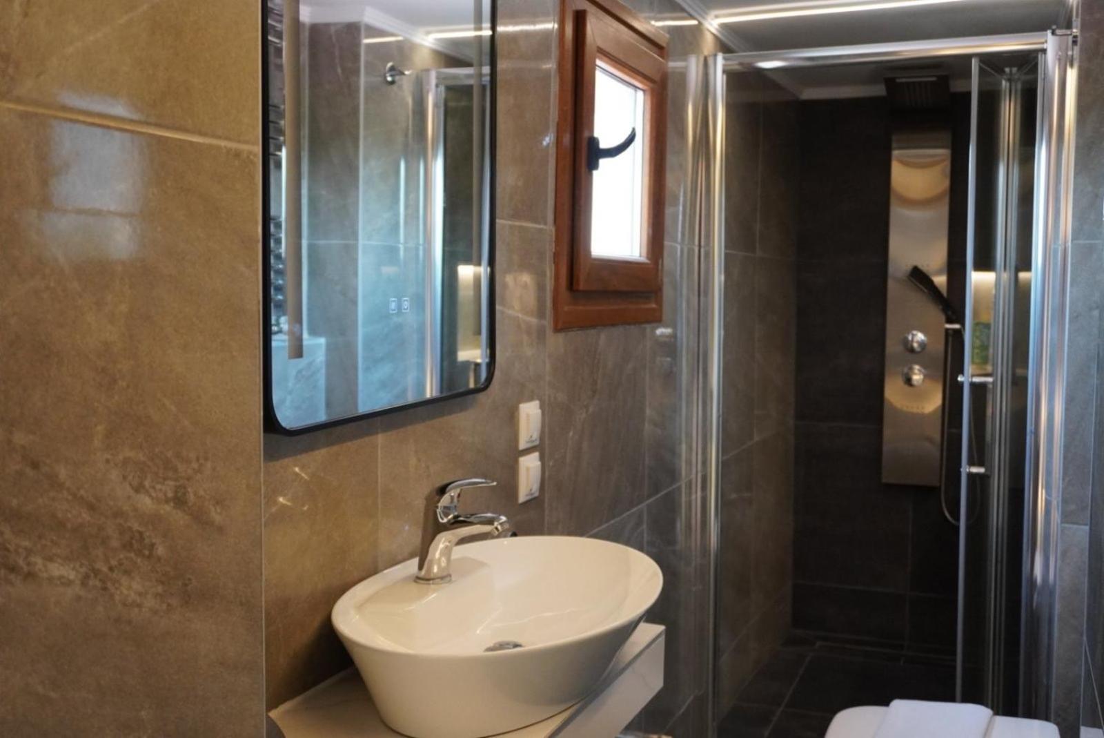 Villa Vaso With Jacuzzi Epanomi Bagian luar foto